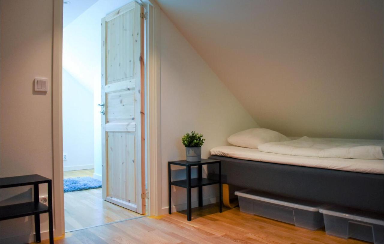 2 Bedroom Amazing Home In Fjaelkinge Экстерьер фото