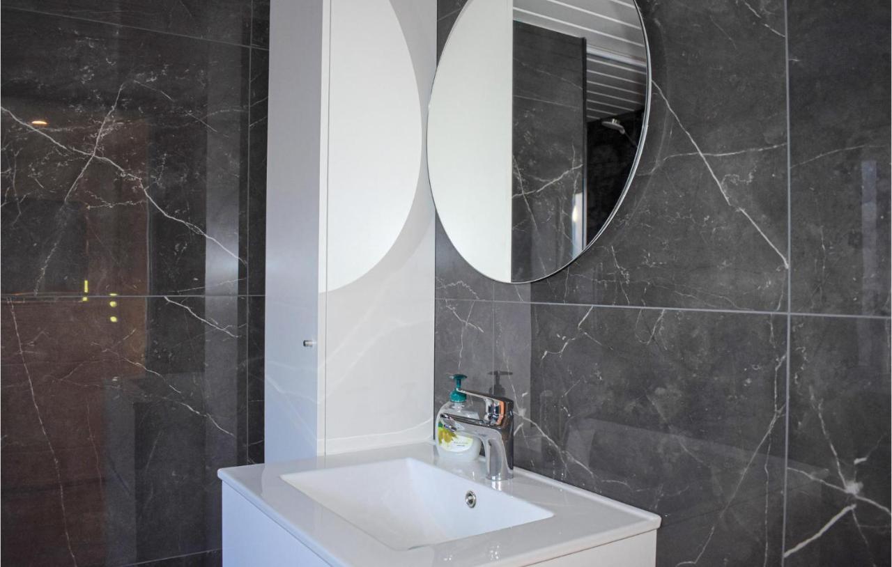 2 Bedroom Amazing Home In Fjaelkinge Экстерьер фото