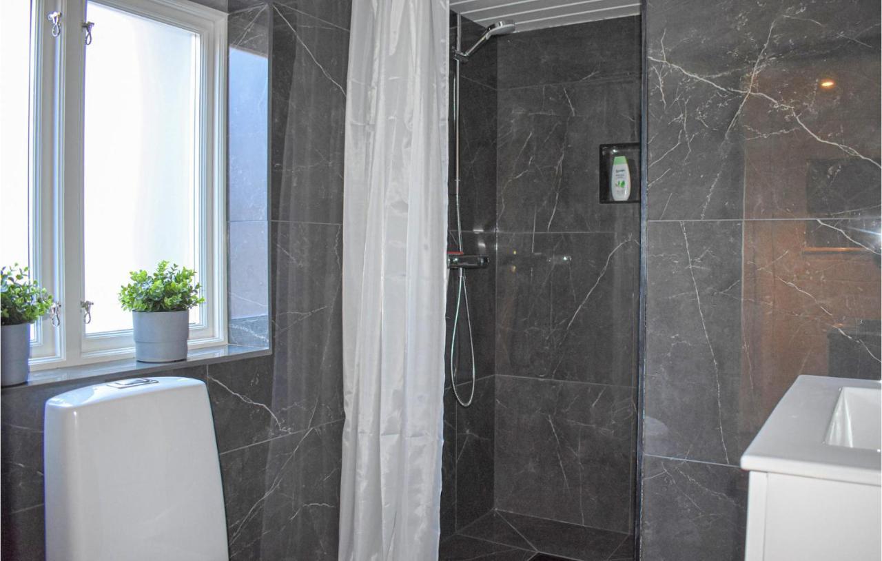 2 Bedroom Amazing Home In Fjaelkinge Экстерьер фото