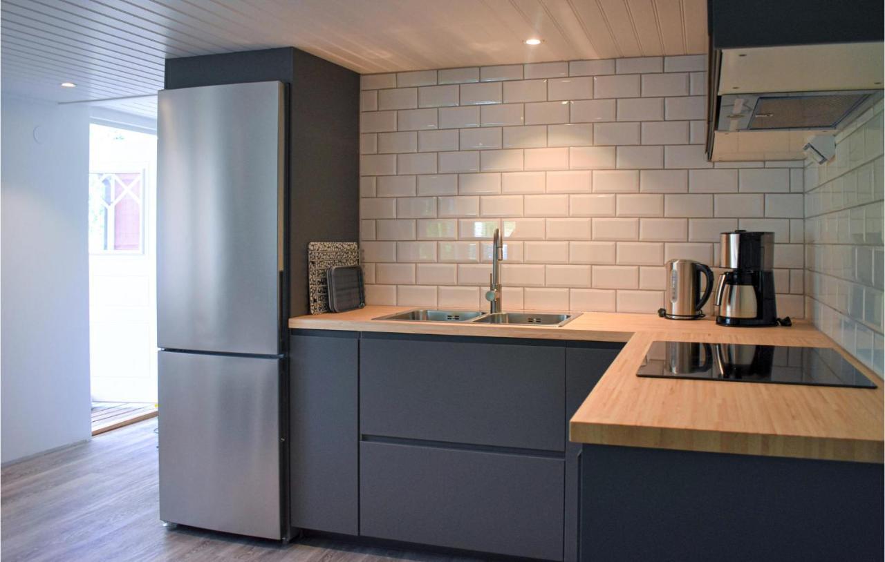 2 Bedroom Amazing Home In Fjaelkinge Экстерьер фото